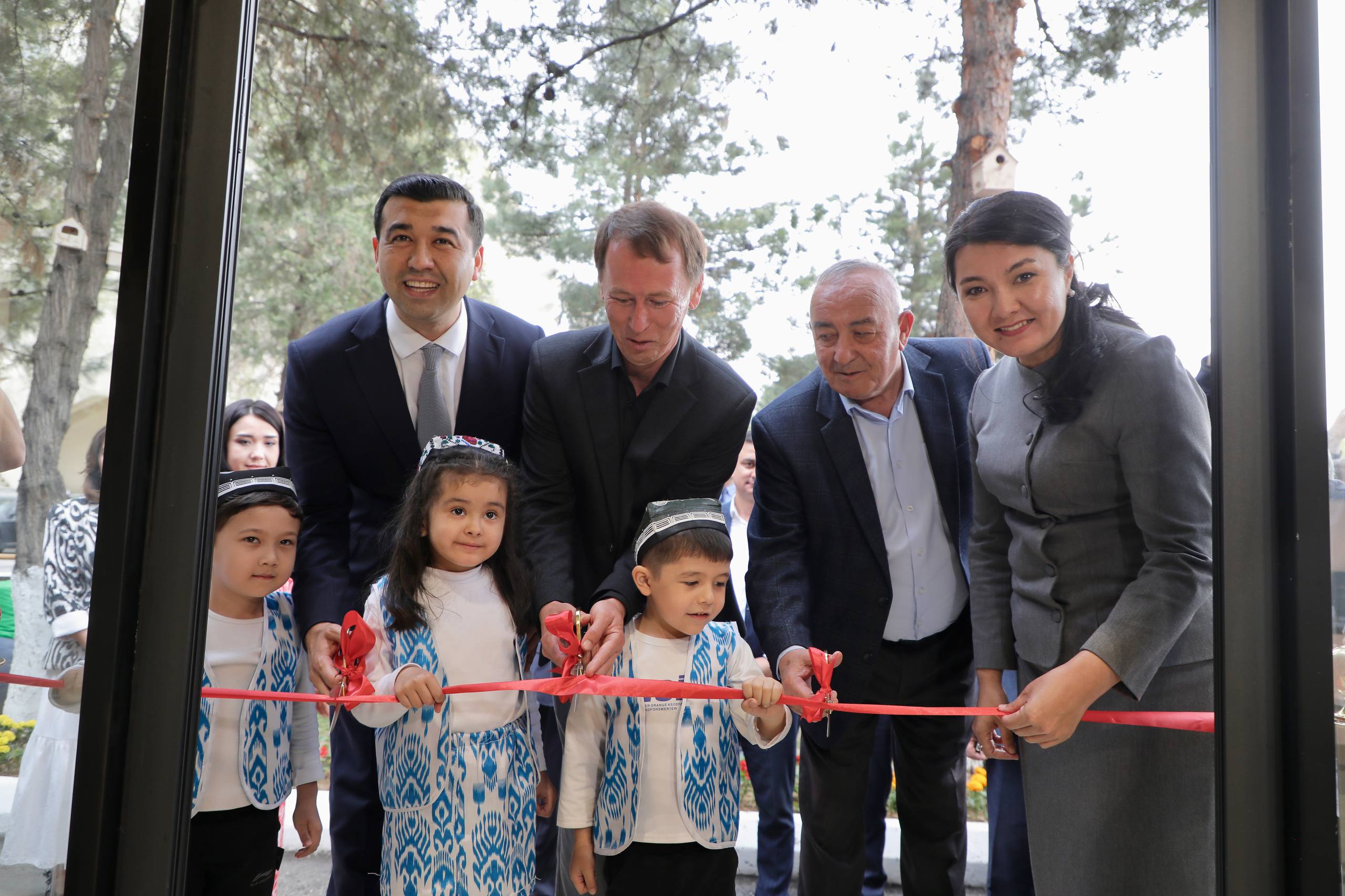 Ёшлар ишлари агентлиги Хайрулла Асадовга ваъда килган китоб дўкони очилди