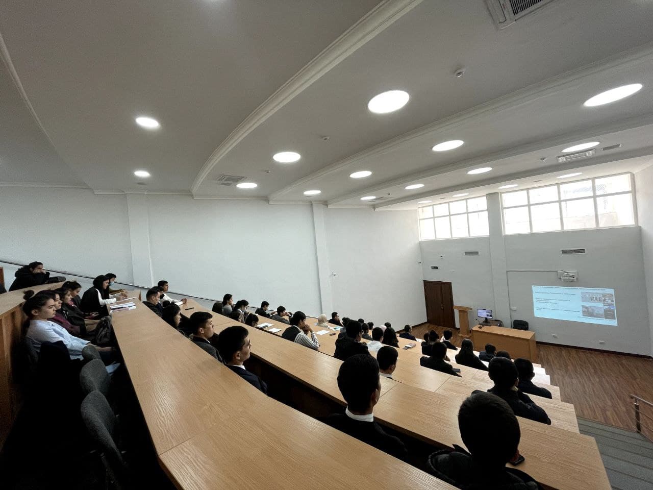 Талабаларни таълим олиш билан боғлиқ бўлмаган ишларга жалб этиш тақиқланади