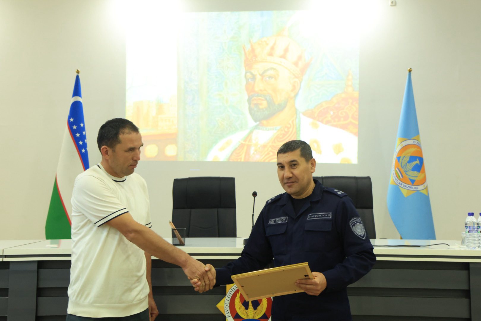 Қувада аёлни каналдан қутқарган фуқаро рағбатлантирилди