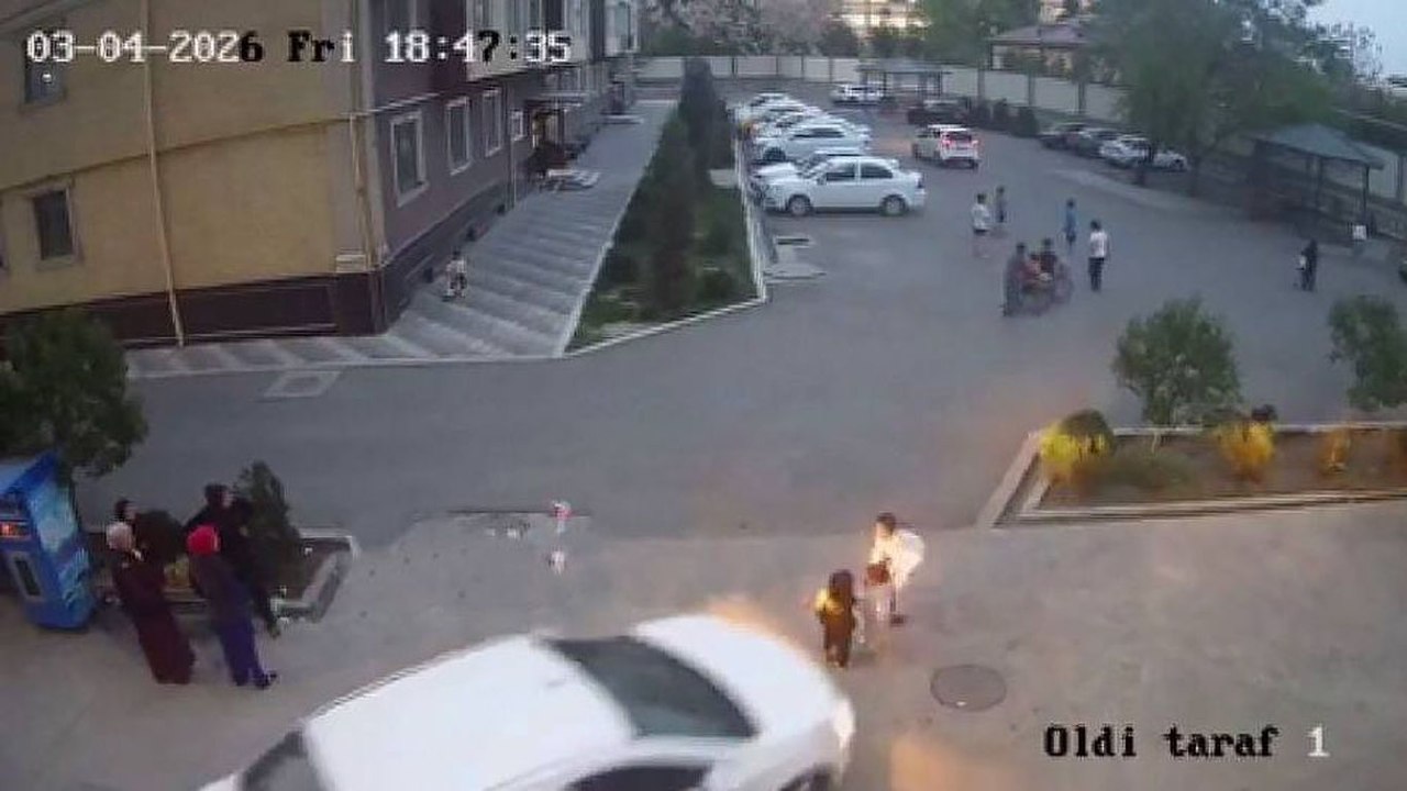 Андижонда «Cobalt» ҳайдовчиси икки нафар болани туртиб юборди