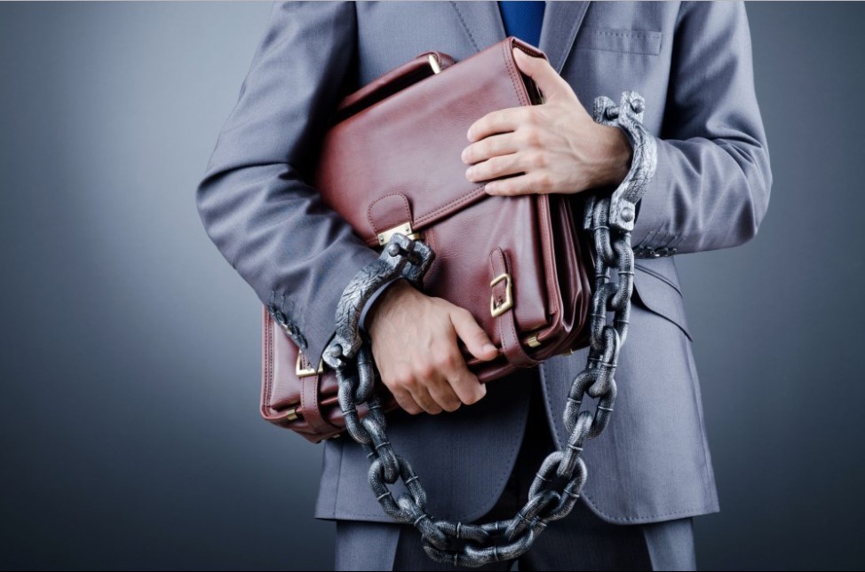 Yetkazilgan zararni qoplamaguncha firibgarlar va davlat mulkini talon-toroj qilganlarni jazodan erta ozod qilish taqiqlanadi