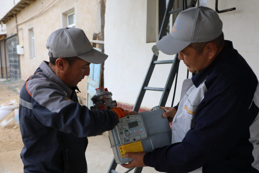 Электрон газ есаплаў үскенелериниң алдына регуляторлар орнатылмақта