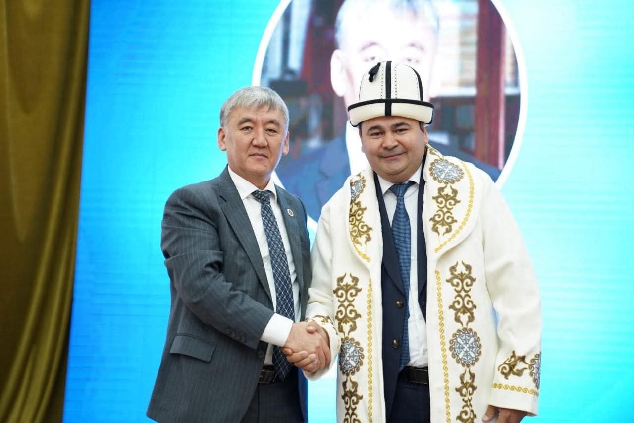 Ўшда ўзбек шоири китоби тақдимоти дўстлик ва адабиёт кечасига айланди