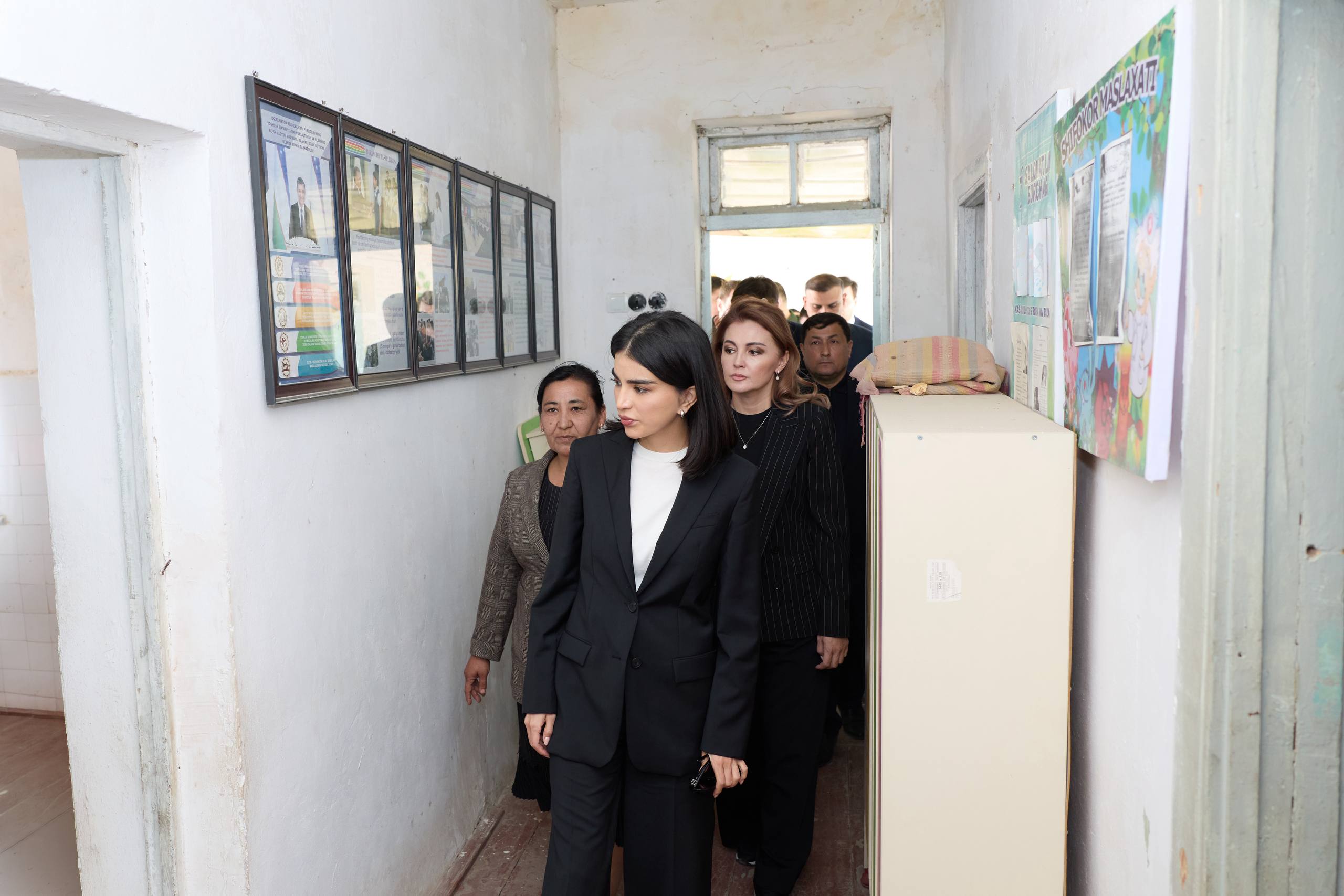 Saida Mirziyoyeva Xonqa tumanidagi ta’mirga muhtoj ta’lim muassasasini ko‘zdan kechirdi