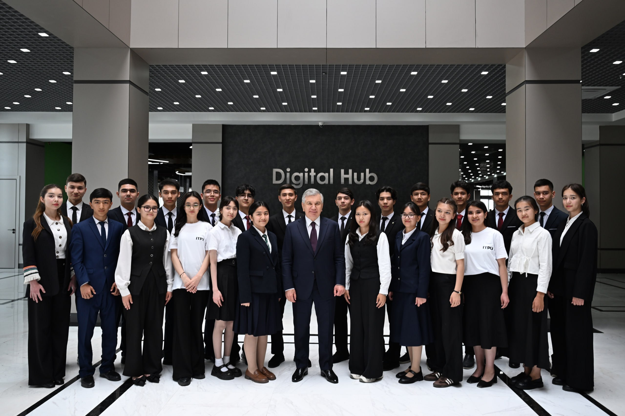 Davlatimiz rahbari Fargʻonadagi IT-park bilan tanishdi