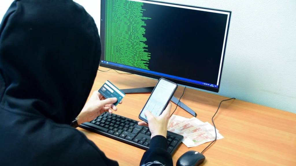 Картадан пул ўғирланса, зарарни банк қоплаши мумкин