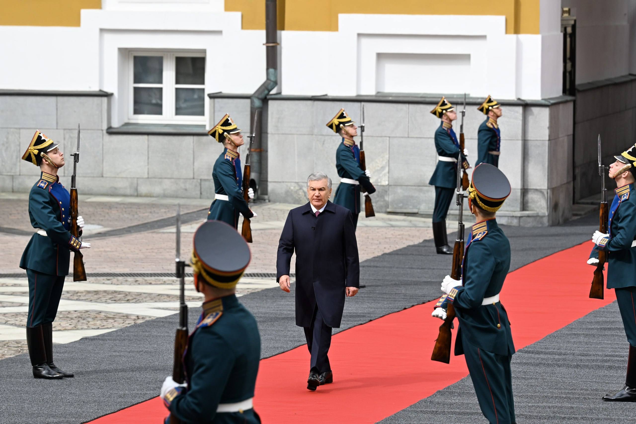 Президент Узбекистана принял участие в торжественных мероприятиях, посвященных 81-й годовщине Победы