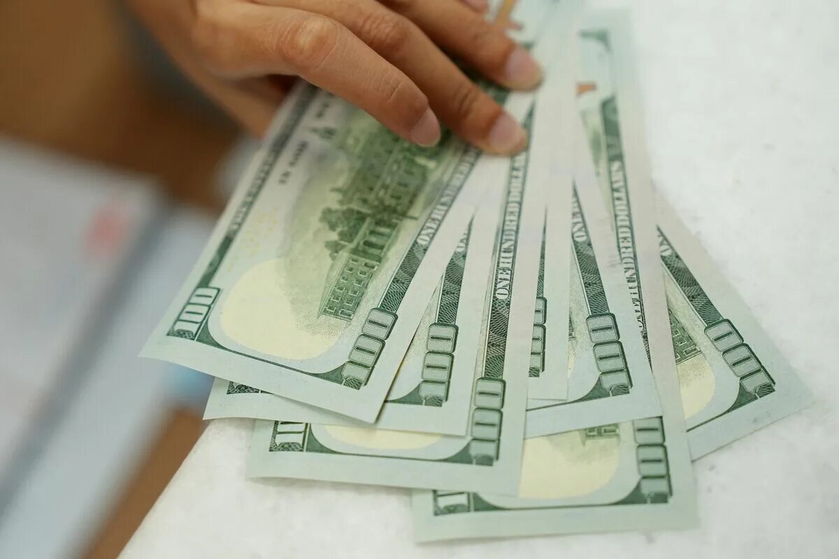 Эндиликда банкдан шахсни тасдиқловчи ҳужжатларсиз 500 долларгача нақд чет эл валютасини олиш мумкин бўлади