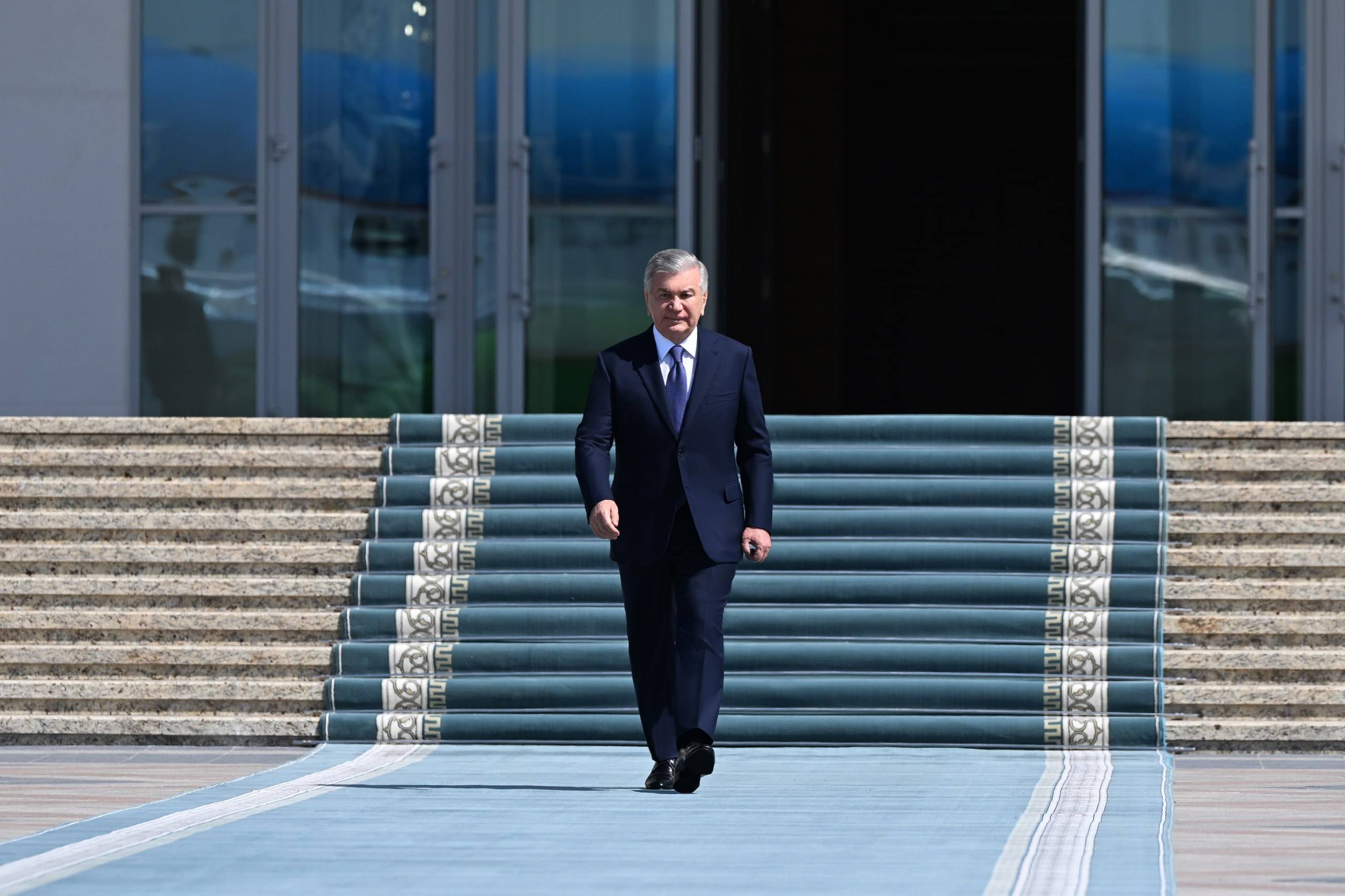 Президент Узбекистана отбыл в Казахстан