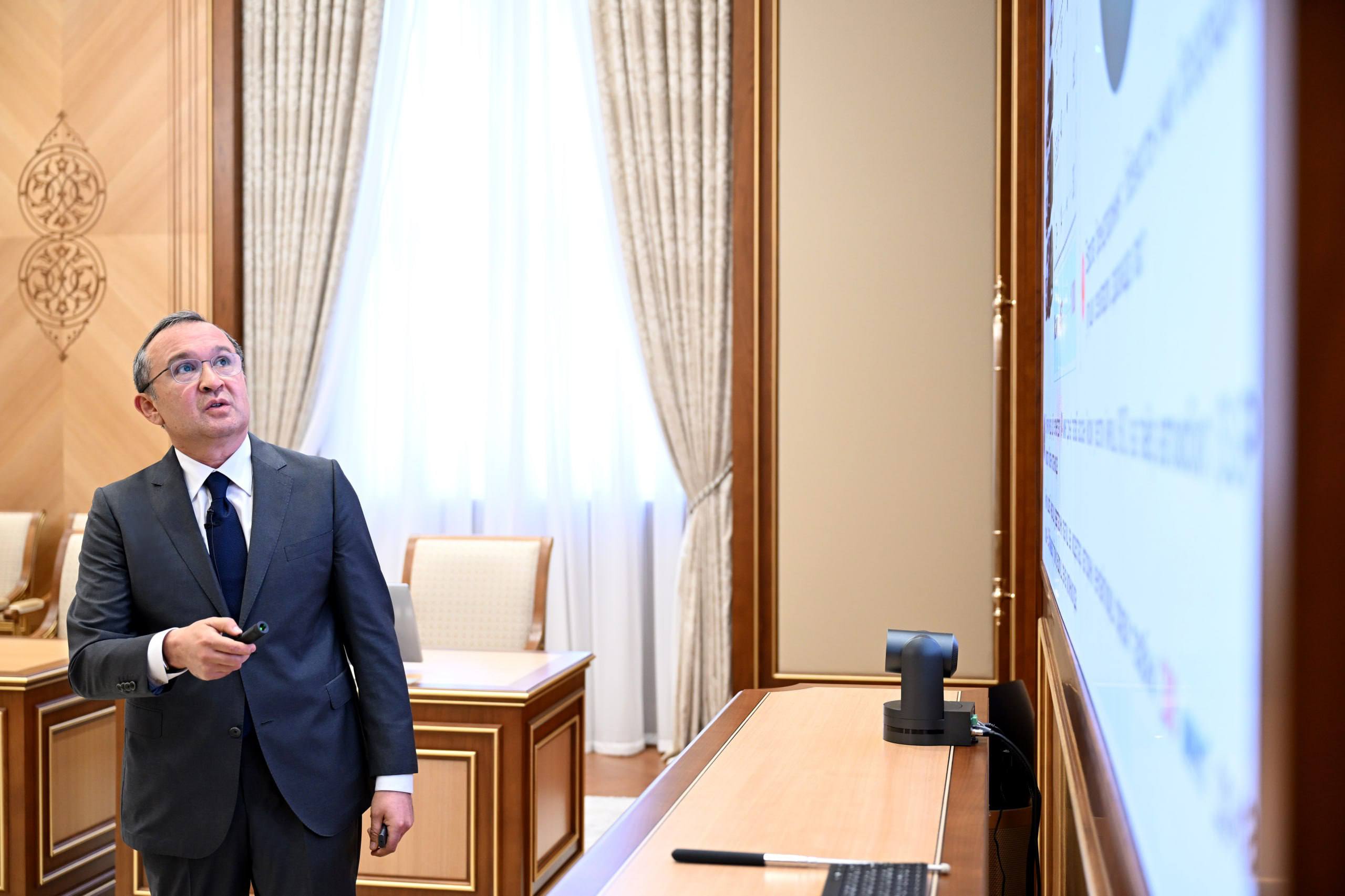 Автомобилсозлик саноатини ривожлантириш бўйича устувор вазифалар белгиланди