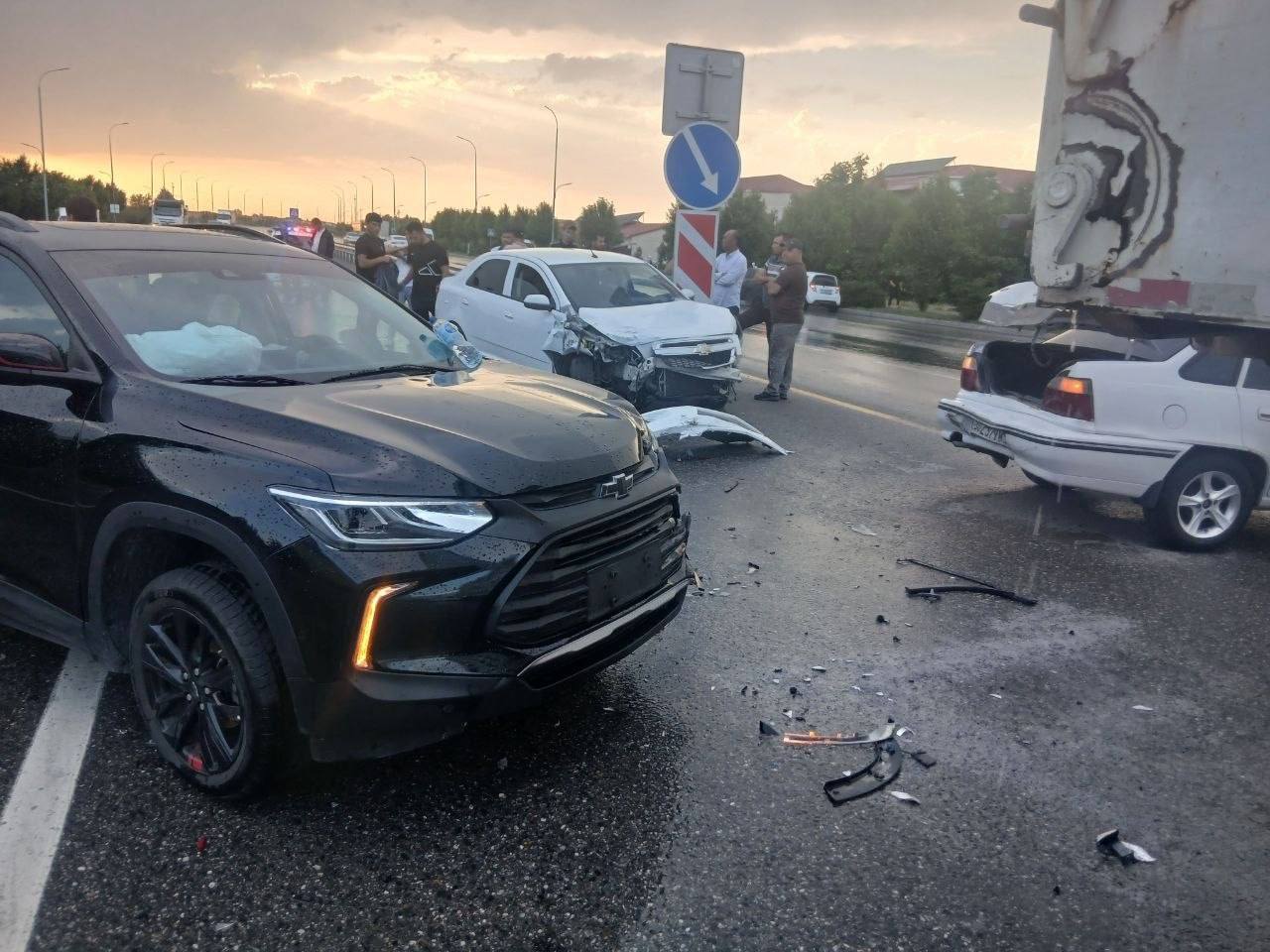Samarqandda 4 ta avtomashina ishtirokida yo‘l-transport hodisasi yuz berdi