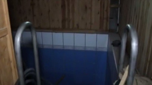Зарафшонда кўп қаватли уйнинг ертўласида ноқонуний бассейн қурилгани аниқланди