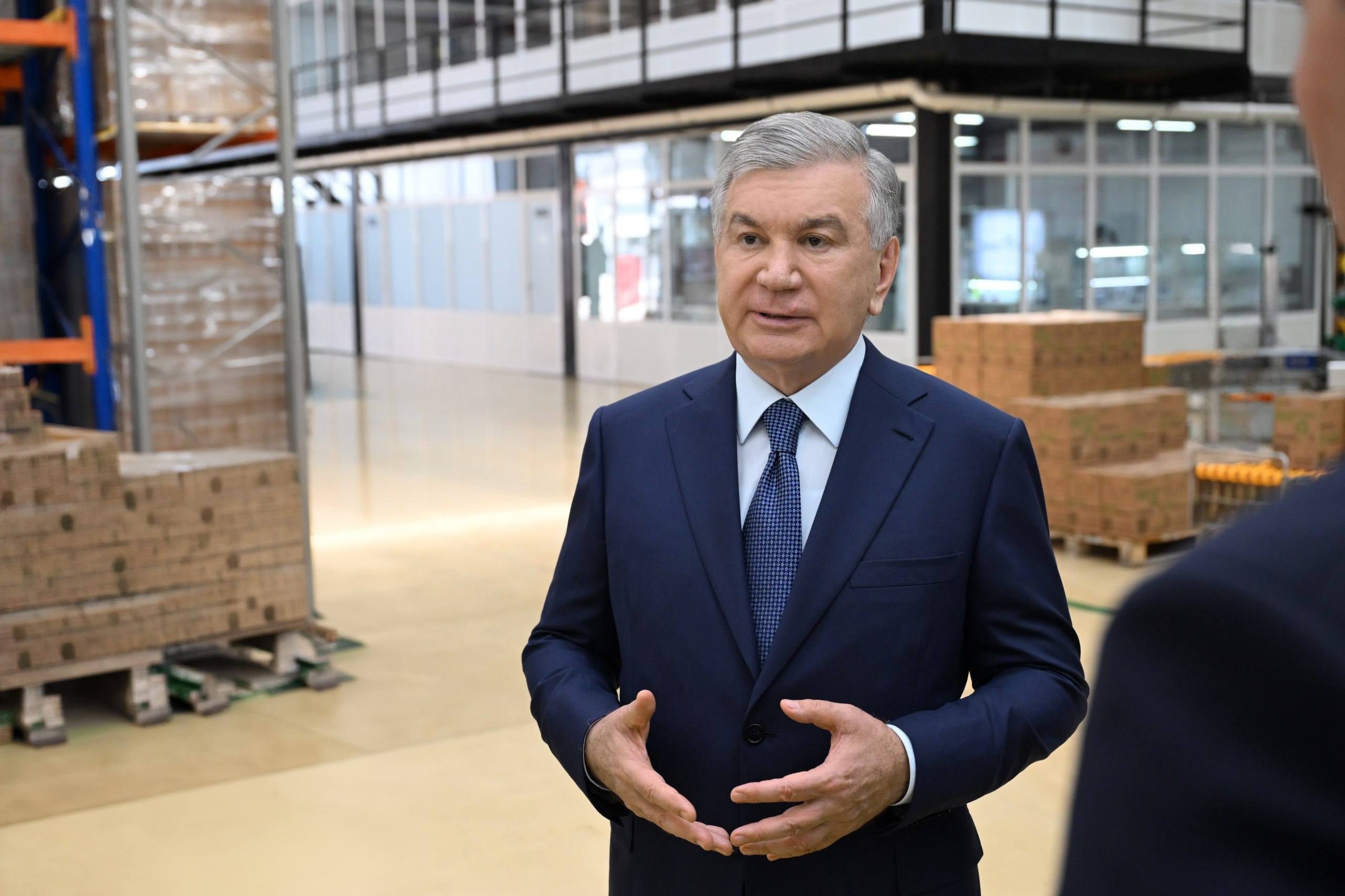 Prezidentimiz maishiy va avtomobil kimyo mahsulotlari ishlab chiqaruvchi korxonada bo‘ldi