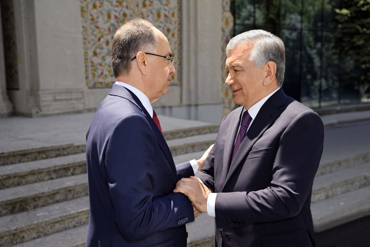Oʻzbekiston va Albaniya Prezidentlari Faxriy mehmonlar xiyobonida daraxt ekdilar