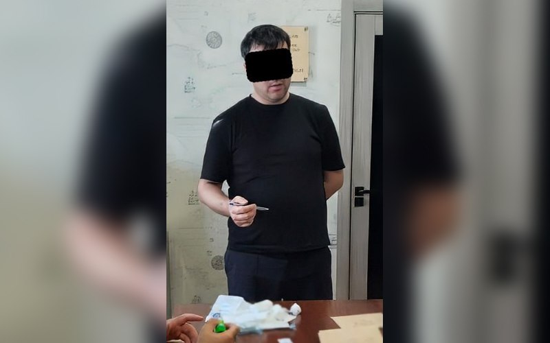 Судья ёрдамчиси 2500 доллар пора билан ушланди