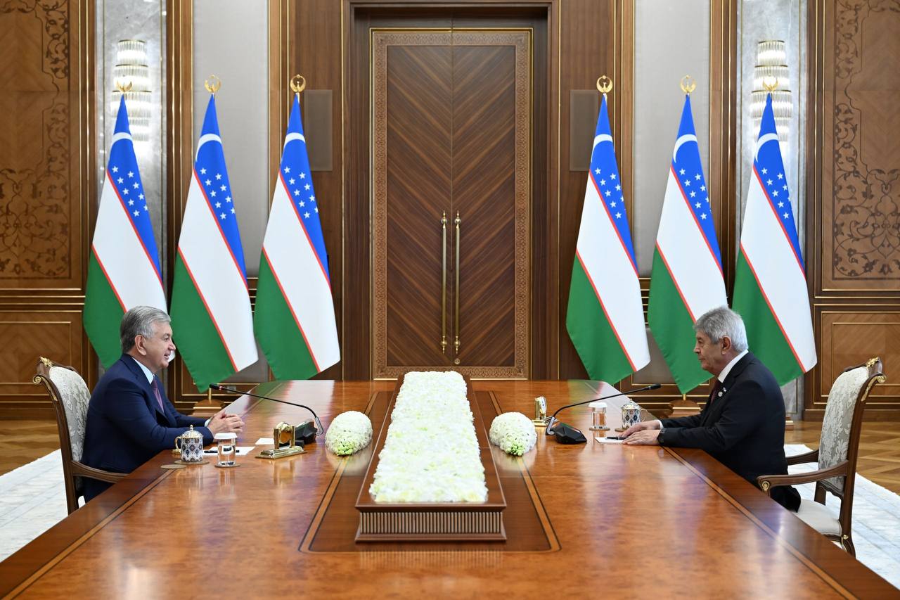 Oʻzbekiston Prezidenti Ozarbayjon elchisini qabul qildi