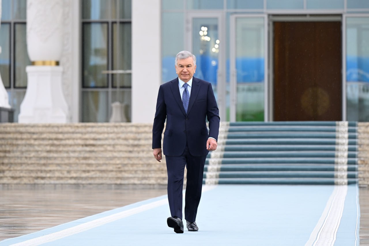 Oʻzbekiston Prezidenti Gruziyaga joʻnab ketdi
