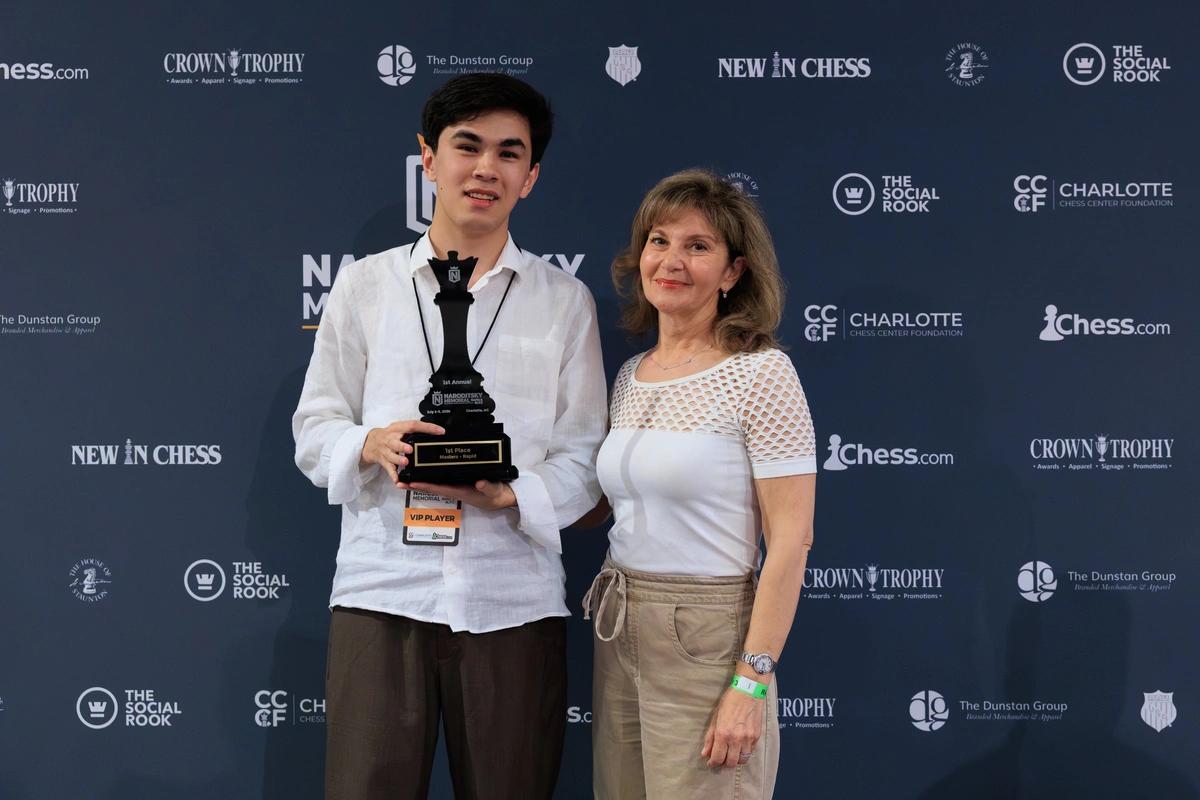 Javohir Sindarov Naroditsky Memorial turnirining ikki yo‘nalishida ham chempion bo‘ldi