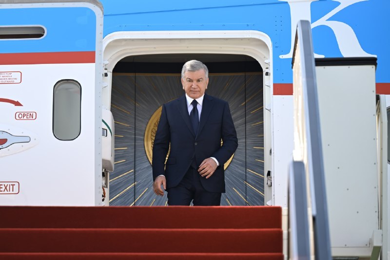 Ўзбекистон Президенти Қатарга келди