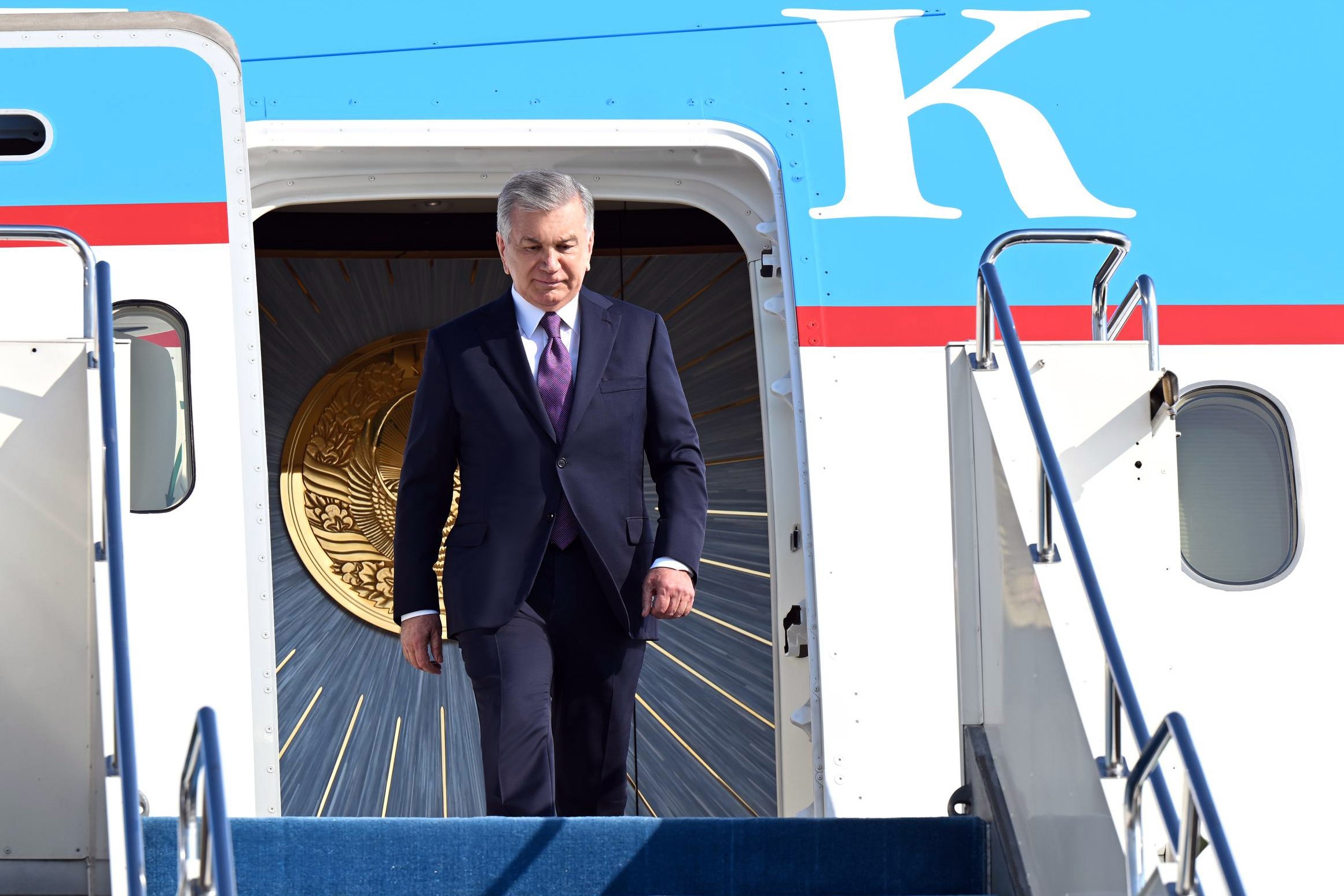 Ўзбекистон Президенти Қозоғистонга келди