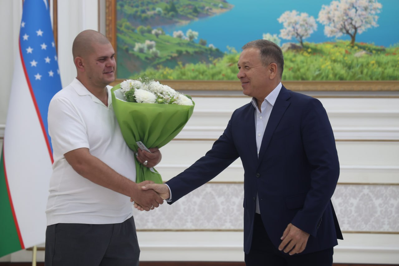 26 йилдан бери кутиб, 40 йилдан сўнг фуқаролик олганлар: 264 нафар шахс Ўзбекистон фуқароси бўлди
