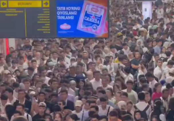 Ижтимоий тармоқларда тарқалган метро тирбандлиги ҳақидаги видео 2024 йилда тасвирга олинган