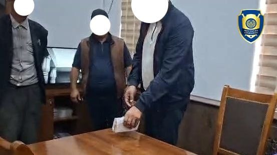 Пенсия миқдорини ошириб беришни ваъда қилган ҳоким ёрдамчиси ушланди