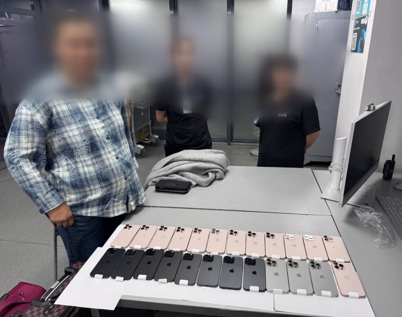 Тошкент аэропортида 14 та iPhone 18 ва iPhone 17ни яширинча олиб киришга уриниш фош этилди