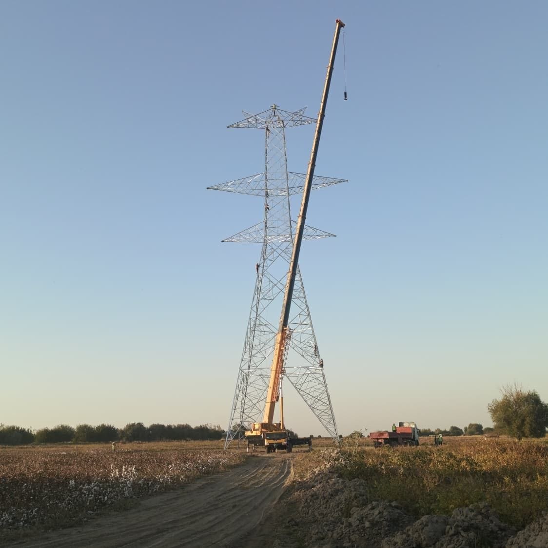Самарқанддан Тошкентгача 500 кВ кучланишли янги электр узатиш тармоғи қурилмоқда