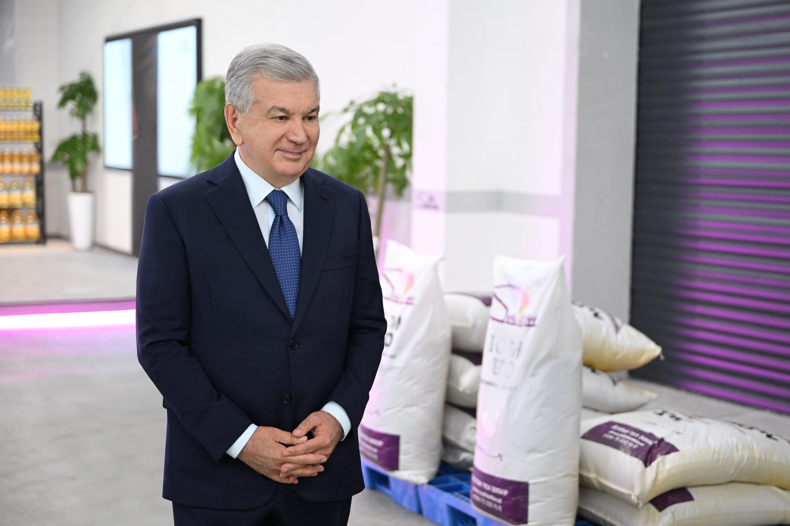 Президентимиз Қаршидаги ресурс тежамкор тўқимачилик корхонаси билан танишди