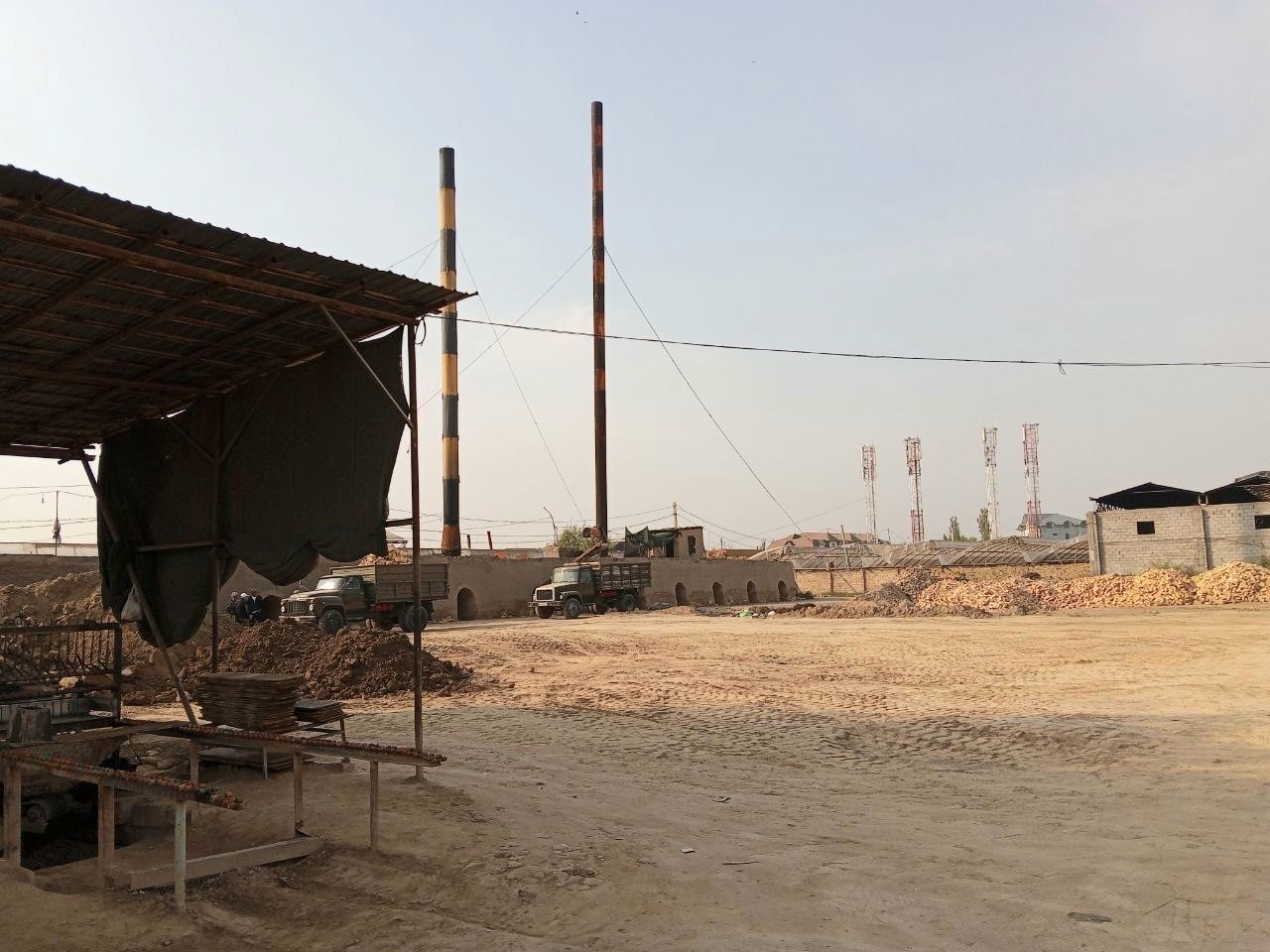 В Наманганской области временно приостановлена деятельность кирпичного завода, выбрасывавшего в атмосферу большое количество пыли и газов