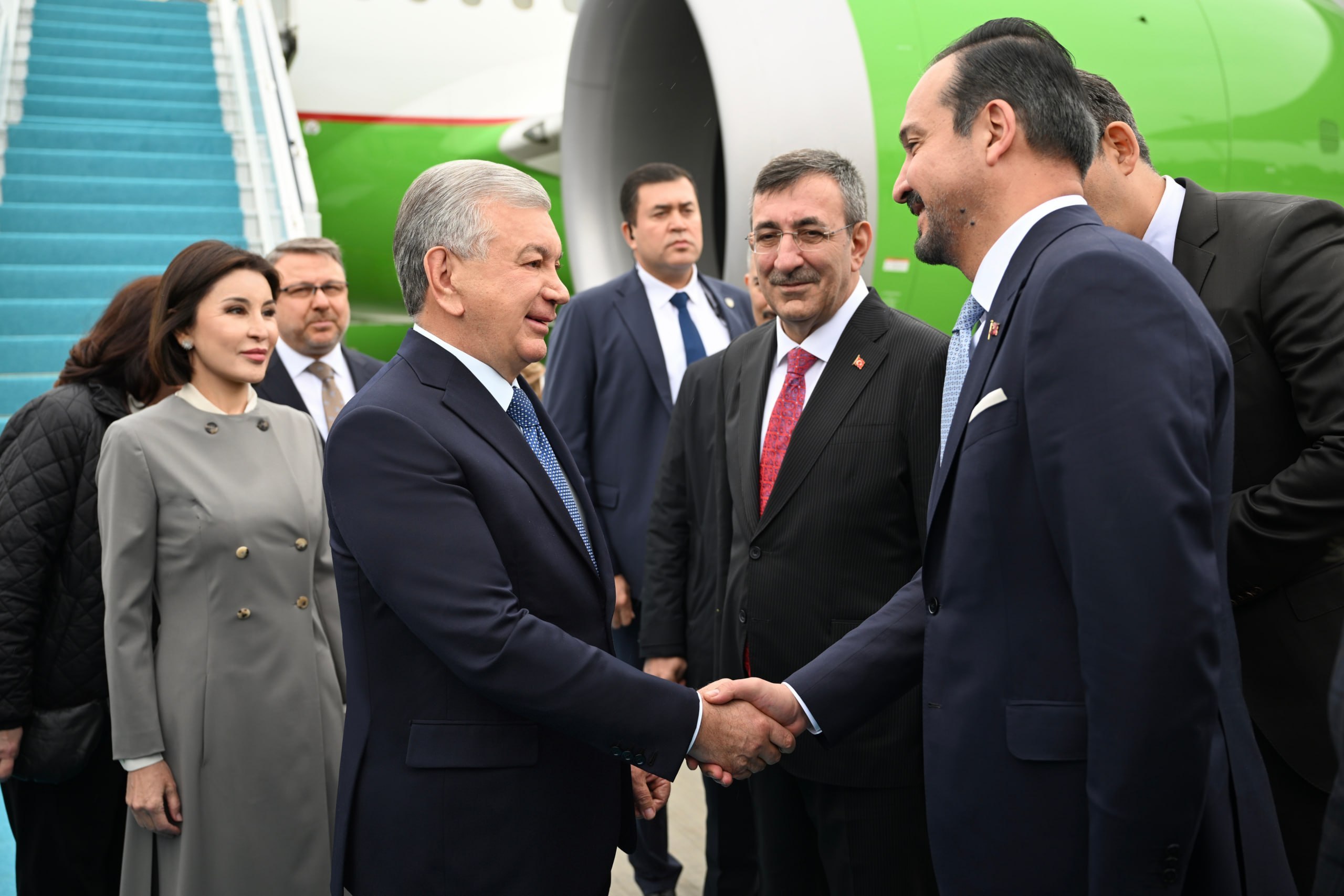 Ўзбекистон Президенти Туркияга келди