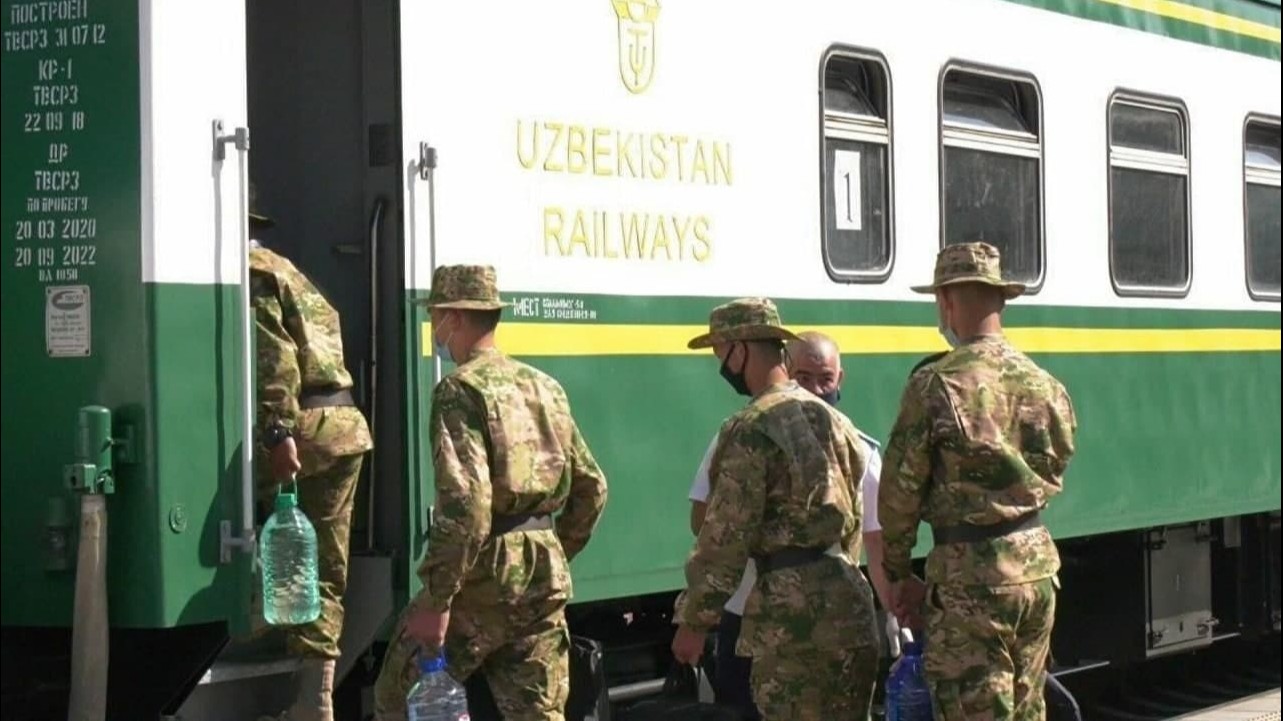 Erotik jonli korsatuvni onlayn tomosha qiling Ona jinsiy aloqada gondon