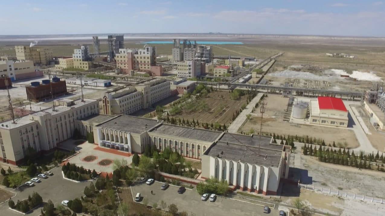 Нейлоннан өтіп жатыр