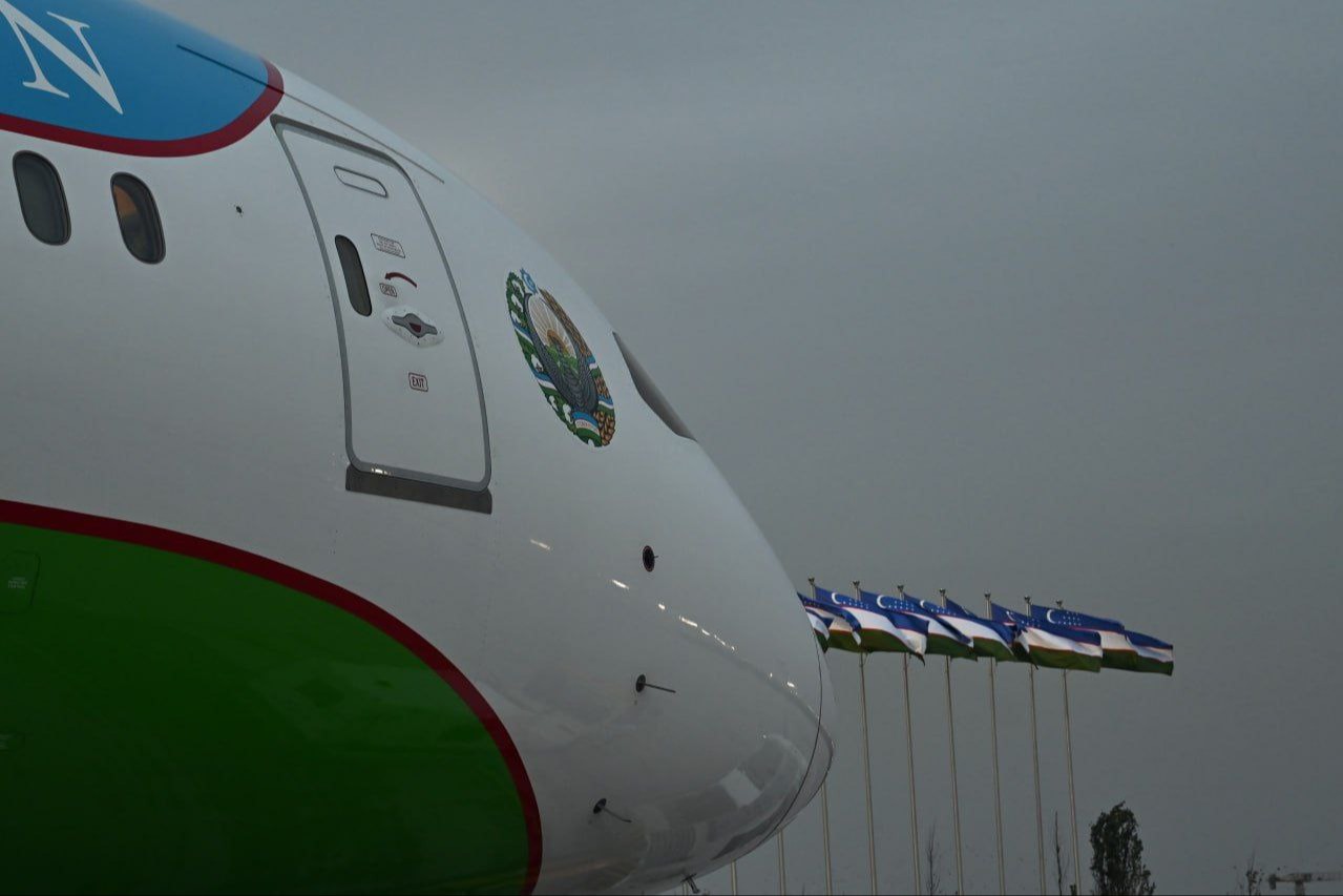 Бастықтың кабинетінде хатшымен жыныстық қатынас