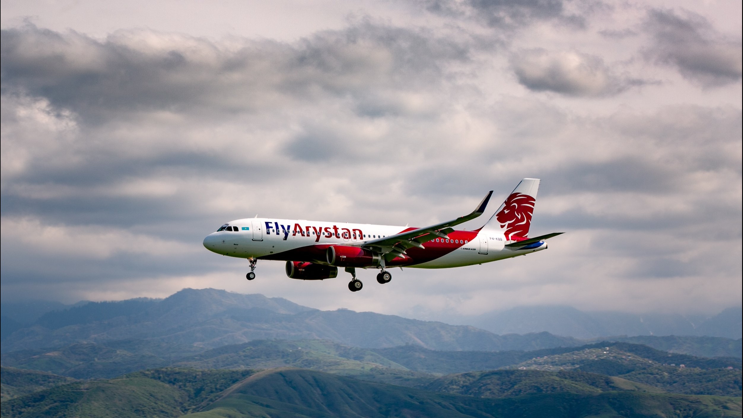 Fly arystan рейсы. Fly Arystan авиакомпания. Airbus a320 Fly Arystan. Fly Arystan Казахстан. Самолеты flyarystan.