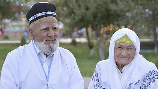 Men kirish joyida sariq koylakdagi qoramagiz ayolni sikdim (video)