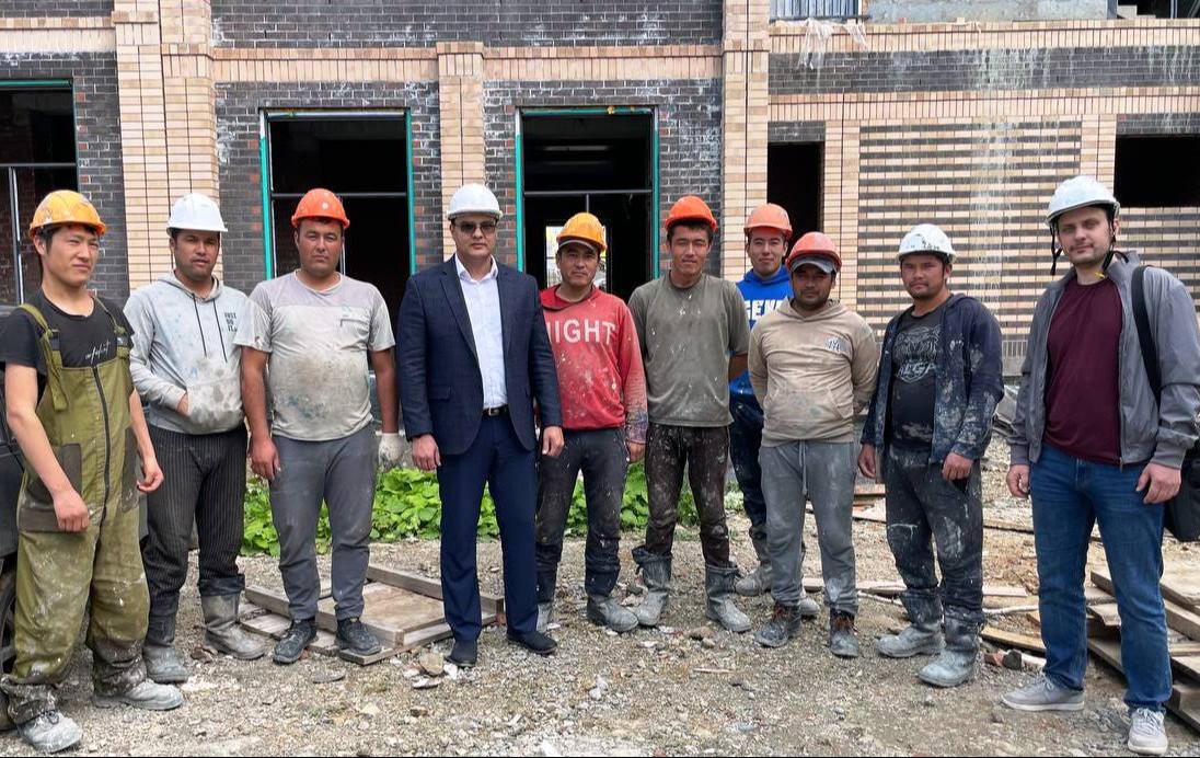 Mega dildo eshak fotosuratda