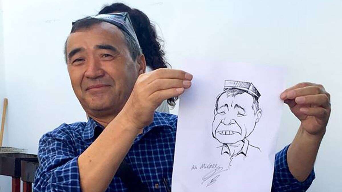 Sochli milf fotosurati Paypoq va korsetda sargish