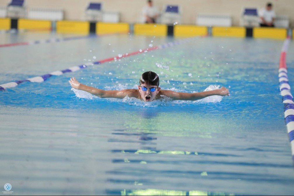 Egri-bugri ayollar ishtirokidagi porno