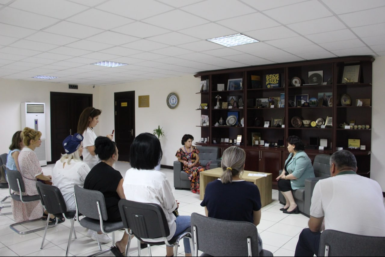 Mashinada onam bilan jinsiy aloqa Tasmali Ivanovo