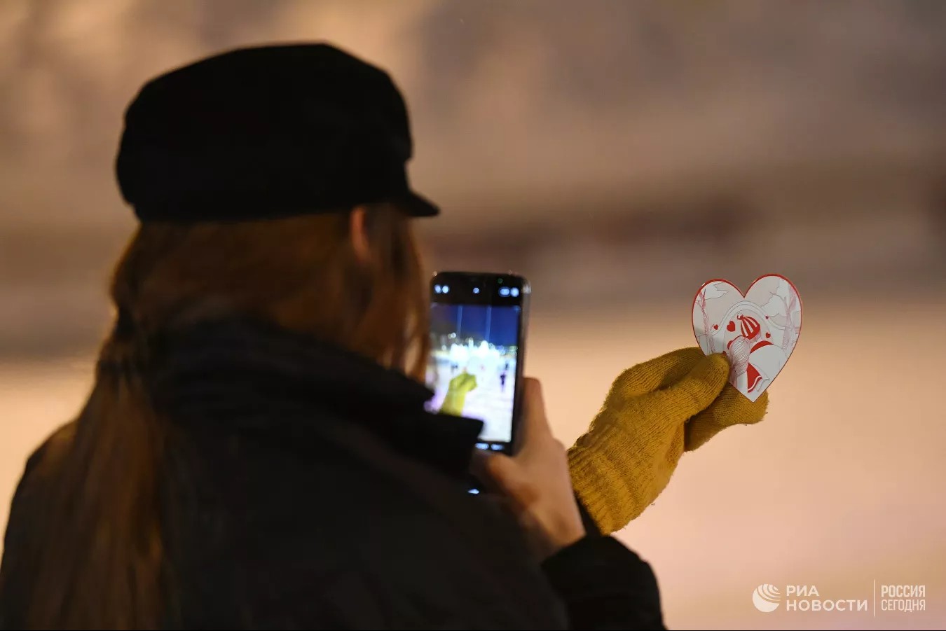 Er-xotin jinsiy azolar bilan yalangoch qizlarning fotosuratlari