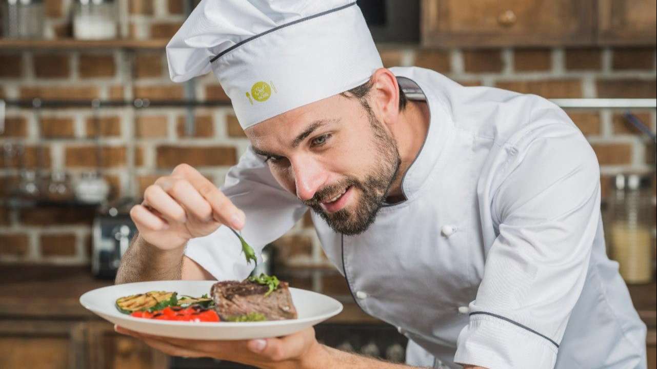 I am chef. Альберто Галан шеф повар.