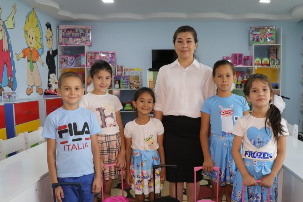 Katta Dik bilan oriq jinsiy aloqa uy qurilishi jinsiy aloqada semiz keksa qoshni