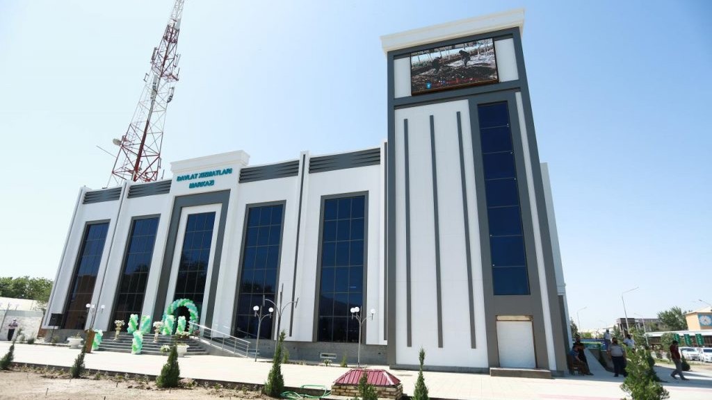 Poyezdlarda porno suratlarda mushuk yaladi