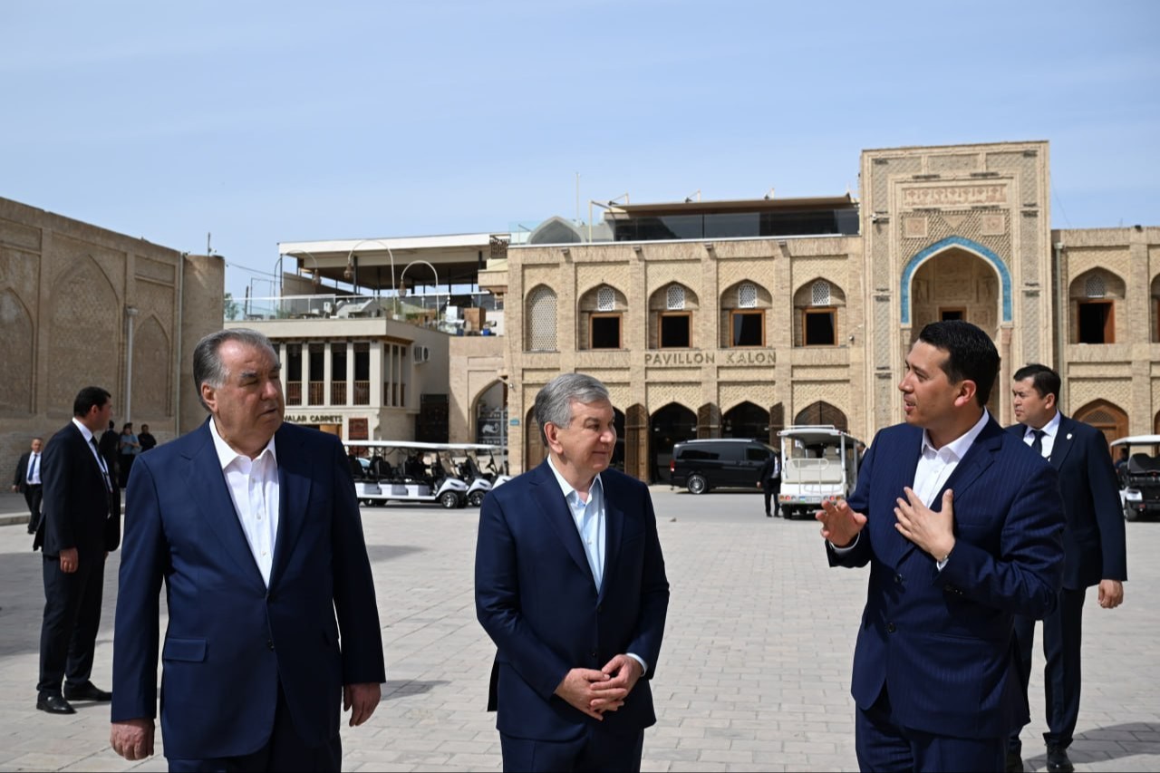 O‘zbekiston va Tojikiston yetakchilari Buxoroning diqqatga sazovor joylarini tomosha qildilar