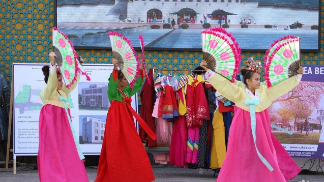 Ruslar jinsiy aloqa paytida chekadilar