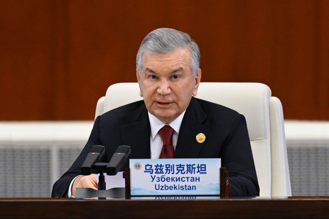 Keksa lezbiyan yoshni uni yalashga majbur qildi Video Sasha va Vovan