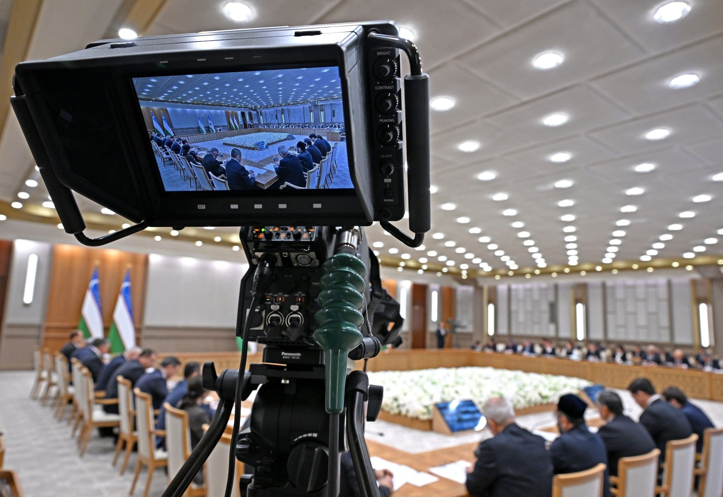 Prezident 960 ta kambag‘al oila yashaydigan 32 ta mahallada birorta ham ehtiyojmand odam doimiy ishga joylashtirilmaganini tanqid qildi