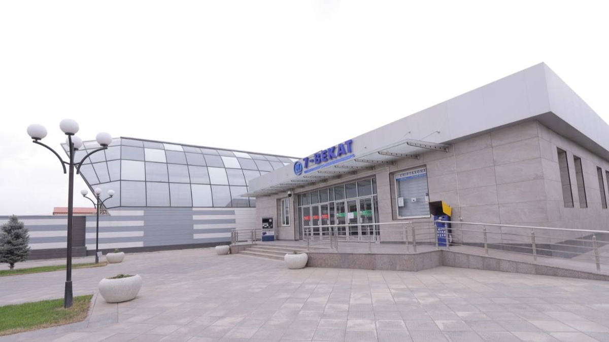 Porno: uyatchan ayol ozini ikki erkakka beradi Semiz eshakdagi onam